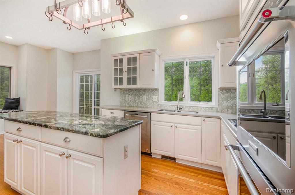 5401 Lone Pine Court, Brighton, MI 48116 — Photo 7