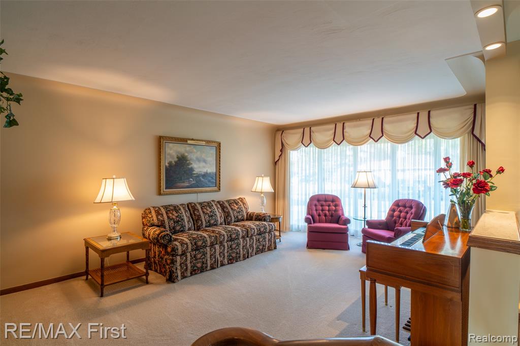54815 FRANKLIN Drive, Shelby Twp, MI 48316 — Photo 18