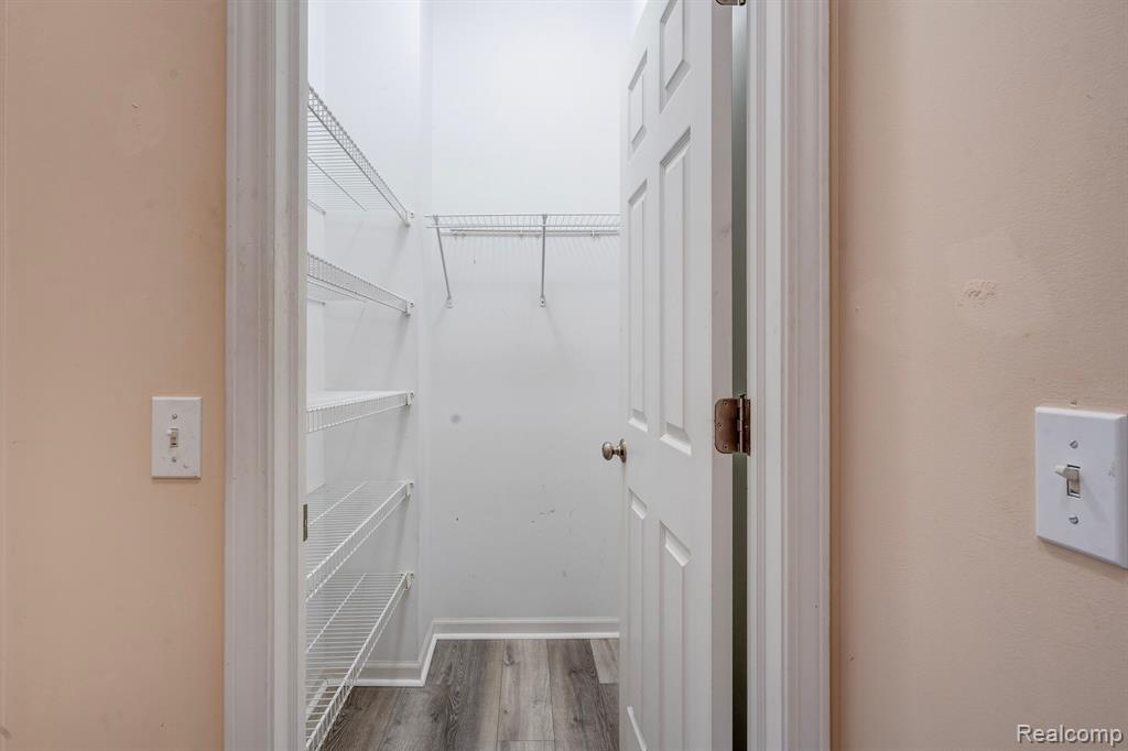 41211 N MAPLEWOOD Drive, Canton, MI 48187 — Photo 19