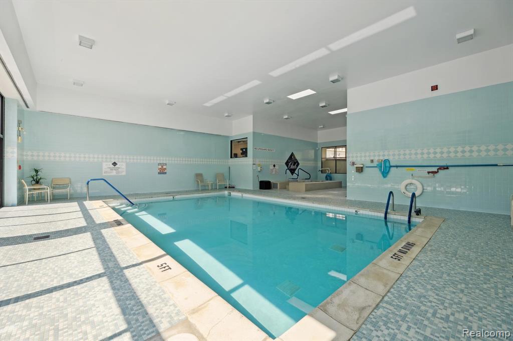 43050 12 Oaks Crescent Drive, 2066, Novi, MI 48377 — Photo 34