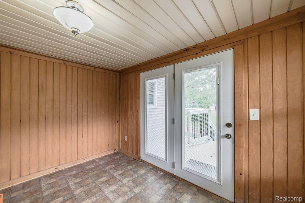 335 N CHURCH Street, Ortonville, MI 48462 — Photo 32