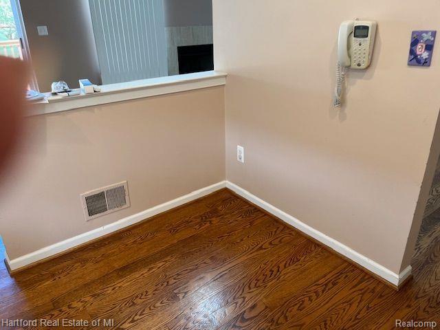 395 WOODVALE Drive, Walled Lake, MI 48390 — Photo 12