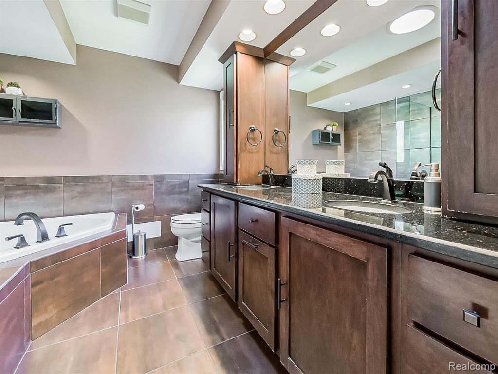 878 River Bend Drive, Rochester Hills, MI 48307 — Photo 28