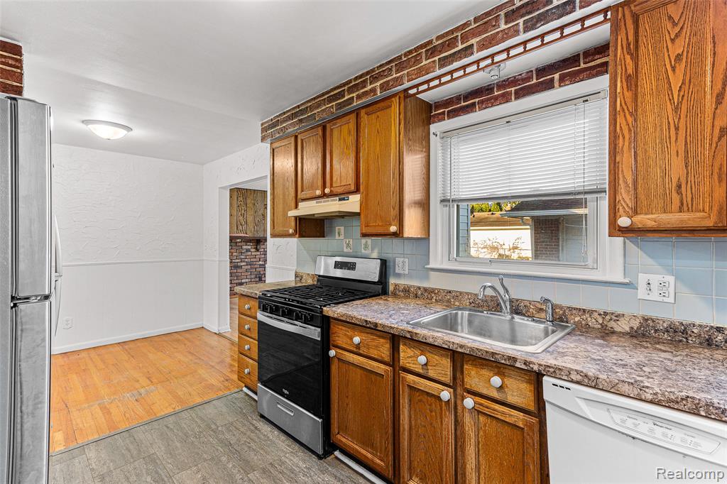 5743 Plainfield Street, Dearborn Heights, MI 48127 — Photo 17