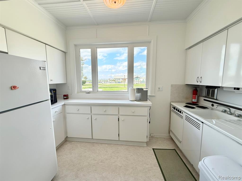 9963 S Channel Dr, MI 48028 — Photo 30