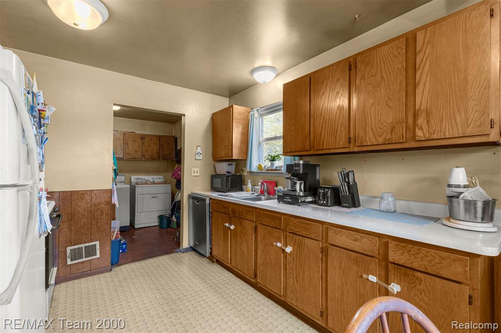 5622 Campbell Street, Dearborn Heights, MI 48125 — Photo 12
