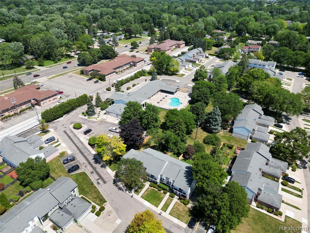 65 Stratford Lane, Rochester Hills, MI 48309 — Photo 40