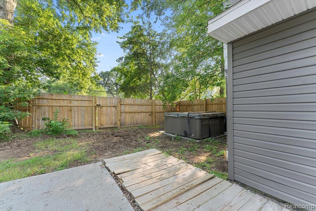 8121 Delray Street, Lambertville, MI 48144 — Photo 18