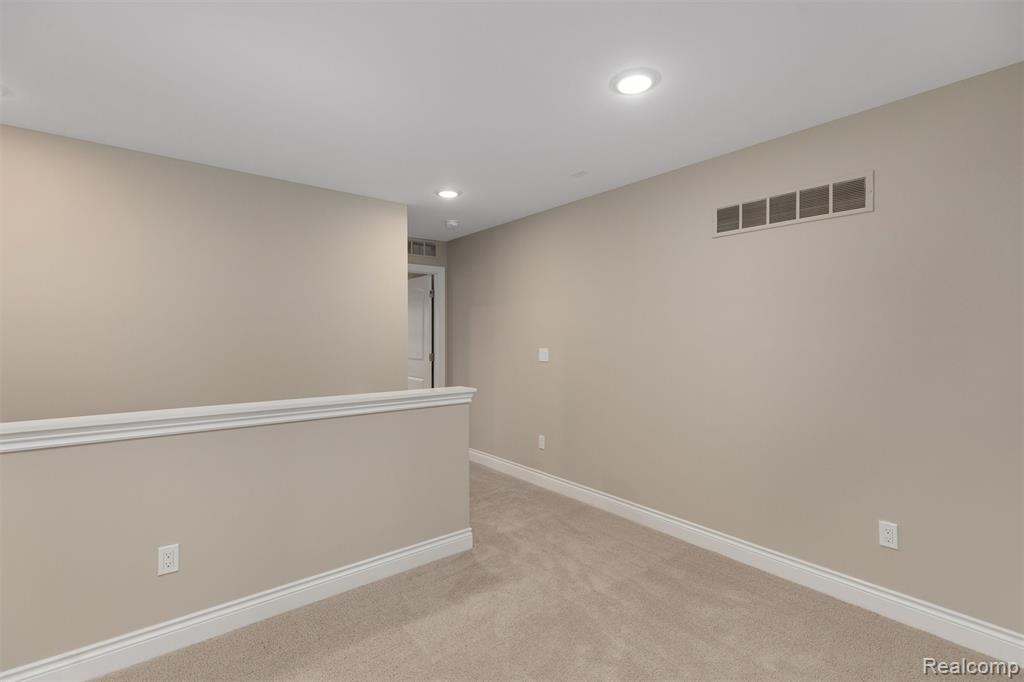 807 Balmoral Ln, Troy, MI 48085 — Photo 15