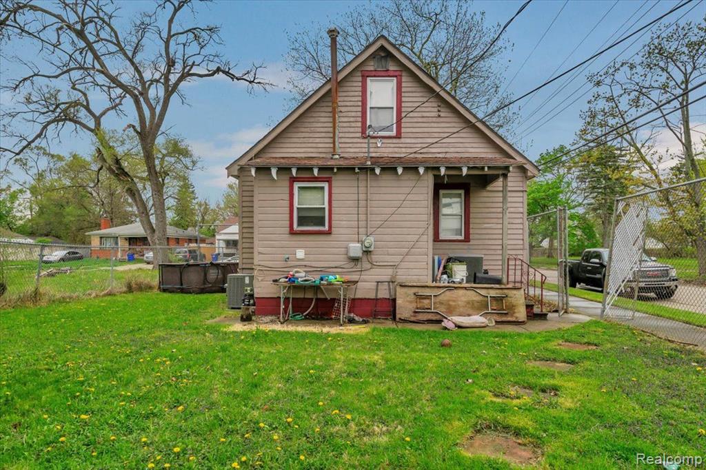 7556 SAINT MARYS Street, Detroit, MI 48228 — Photo 21