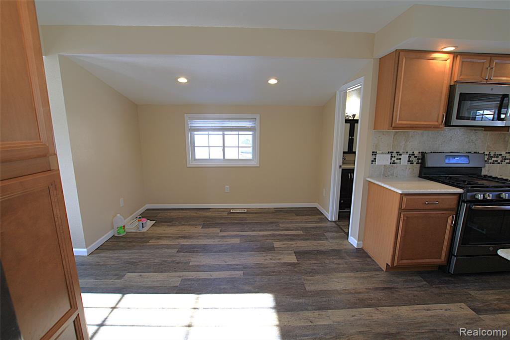 102 S Division Street, Durand, MI 48429 — Photo 11