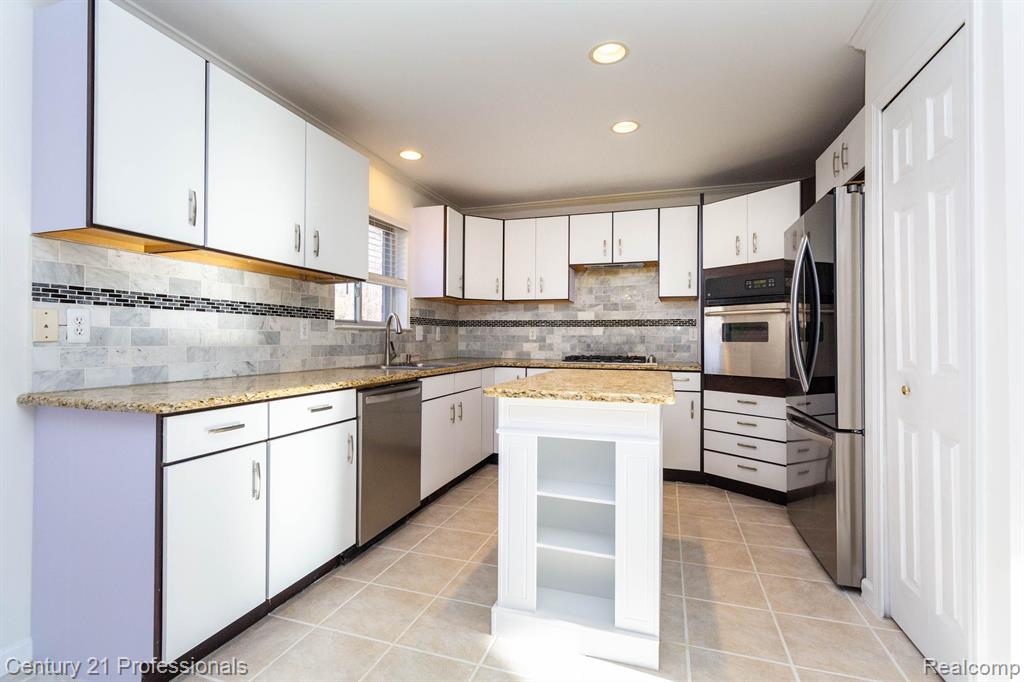 6173 ELARZ Drive, Troy, MI 48085 — Photo 9