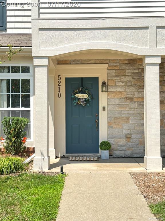 5210 Addington Drive, Commerce Twp, MI 48390 — Photo 2