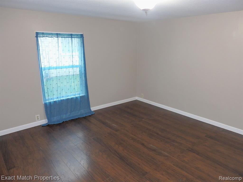 409 LAKEVIEW Street, Holly, MI 48442 — Photo 22