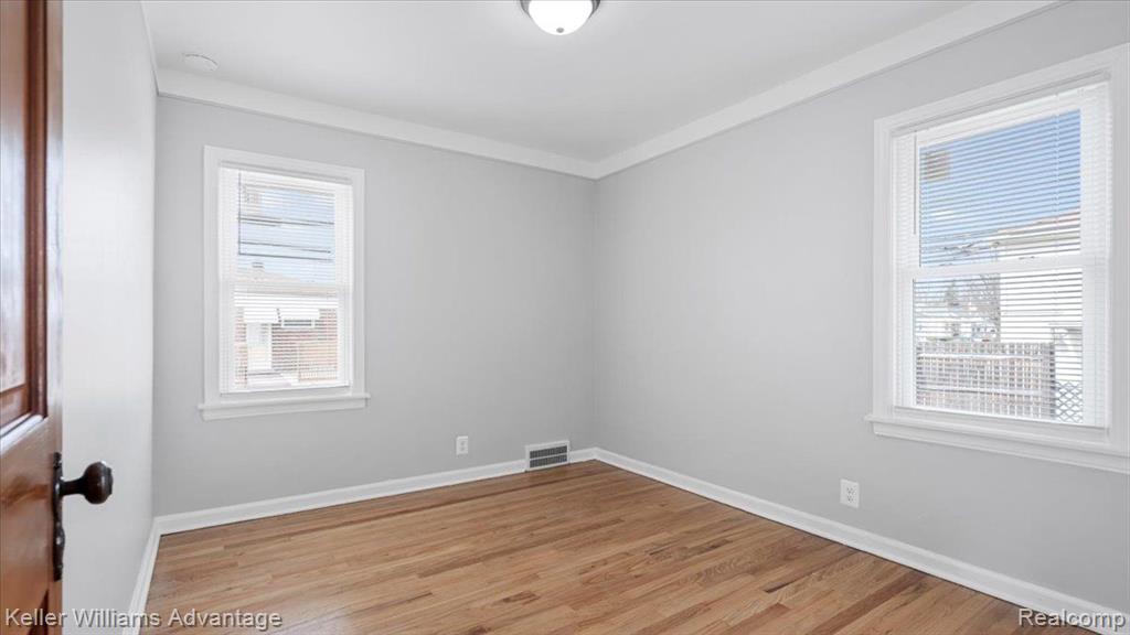 838 SAINT JOHNS Street, Wyandotte, MI 48192 — Photo 12