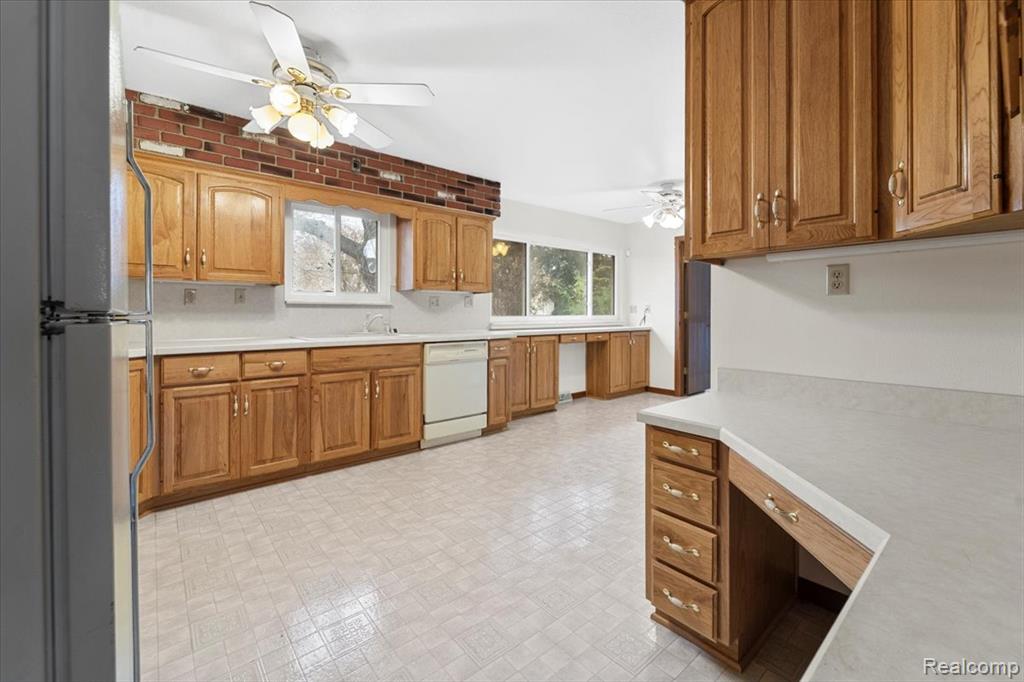 5033 Robinwood Street, Monroe, MI 48161 — Photo 6