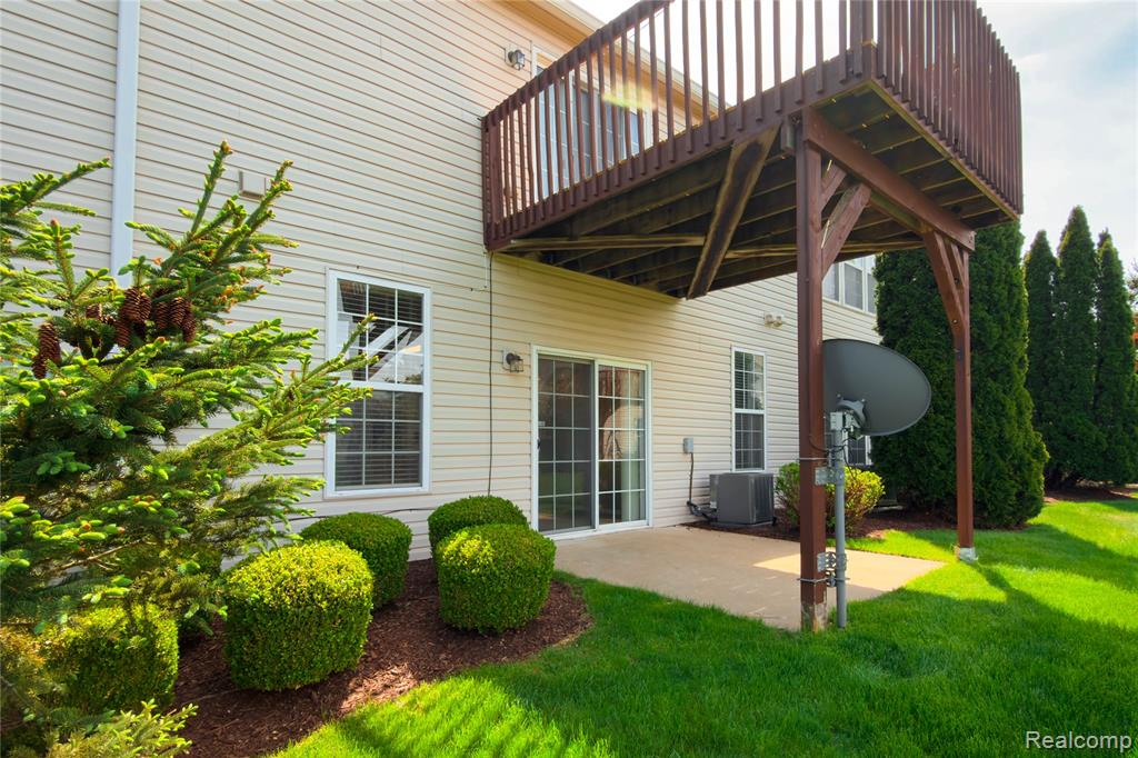26624 Kirkway Circle, Woodhaven, MI 48183 — Photo 27
