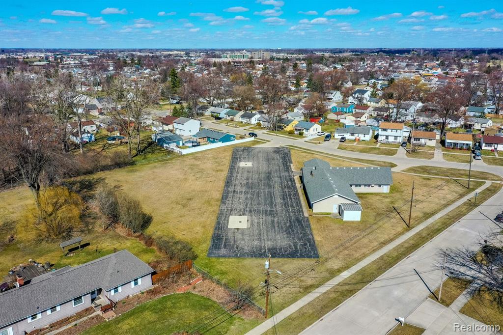 510 W GIRARD Avenue, Madison Heights, MI 48071 — Photo 4