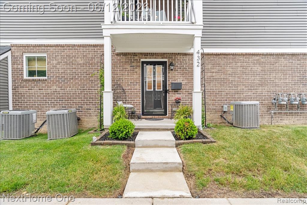 432 Maple Cove Circle, 12, Saline, MI 48176 — Photo 2