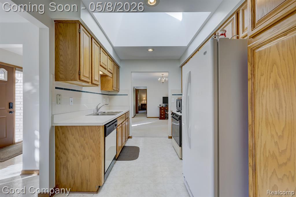 48390 Seawind Court, Utica, MI 48315 — Photo 14