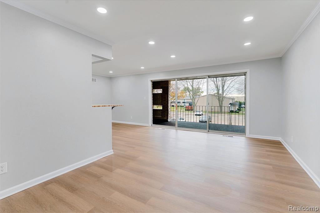 8497 Kennedy Circle, 7, Warren, MI 48093 — Photo 14