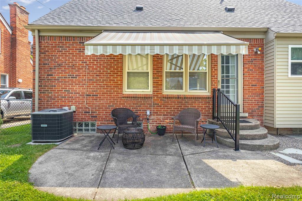 26021 Berkley Avenue, Huntington Woods, MI — Photo 34