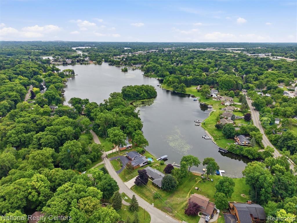 6858 Wellesley Terrace, Clarkston, MI — Photo 12