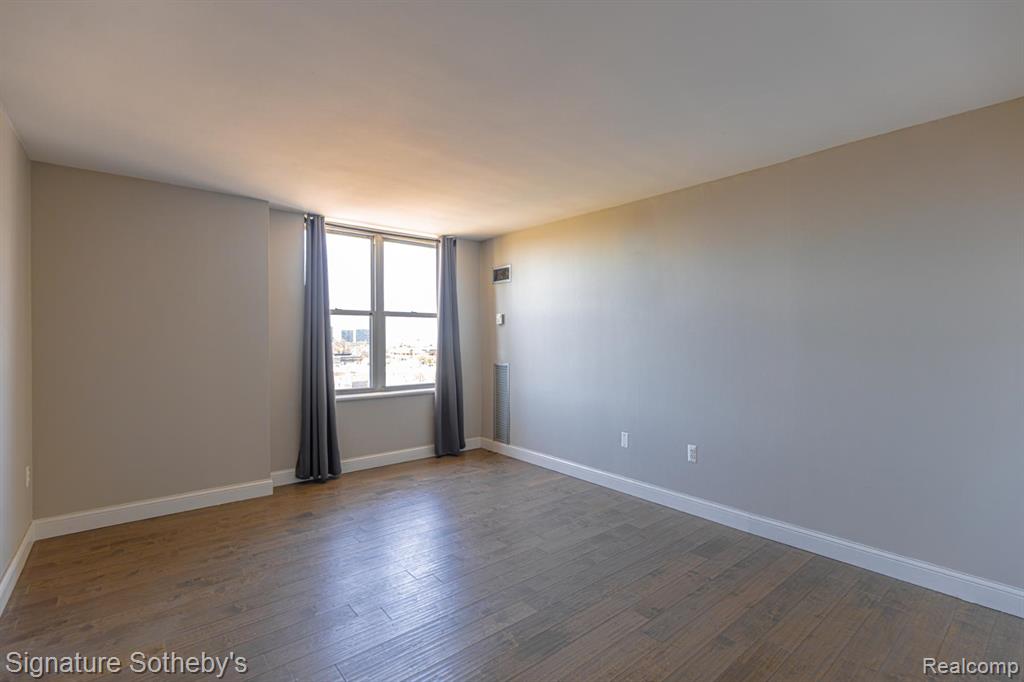 250 E Harbortown Drive, 703, Detroit, MI 48207 — Photo 27