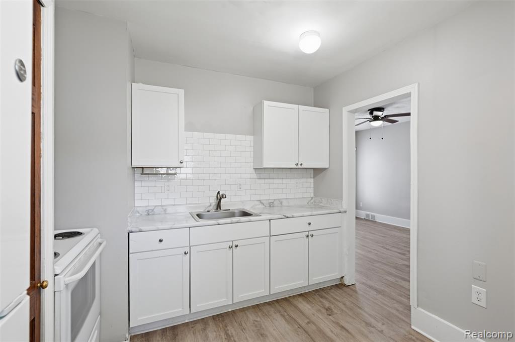 735 E Maxlow Avenue, Hazel Park, MI 48030 — Photo 11