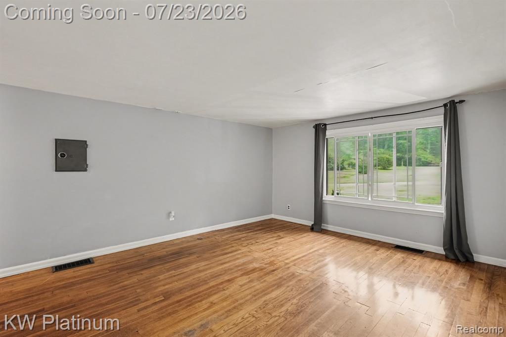 4885 Lakeshore Road, Fort Gratiot, MI 48059 — Photo 7