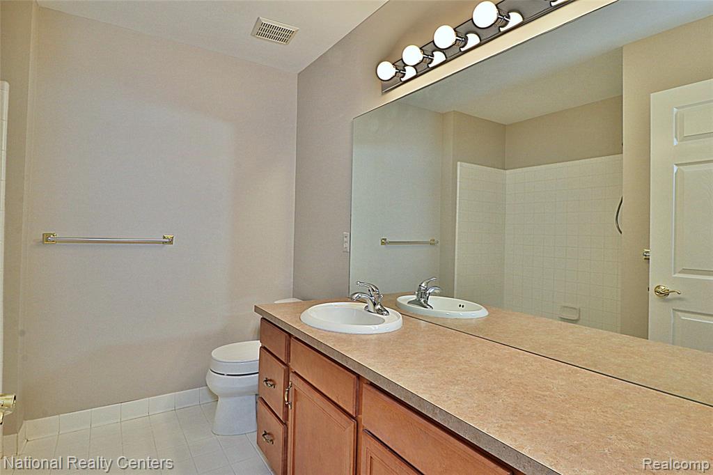 110 Four Seasons Drive, Lake Orion, MI — Photo 25