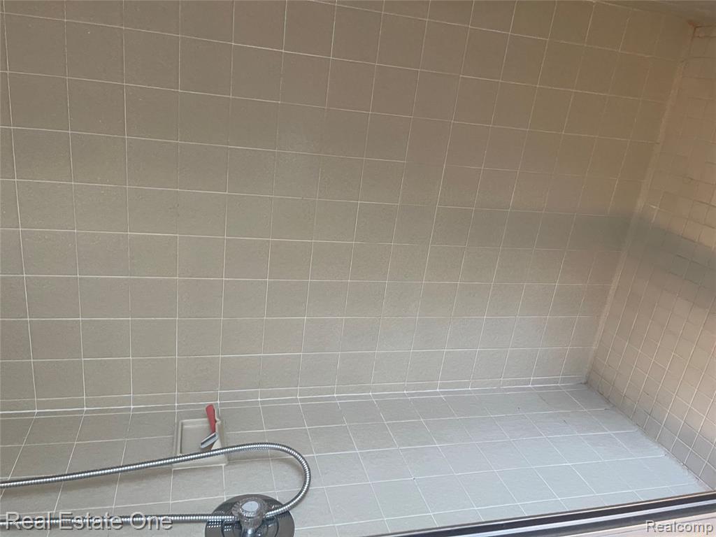 5521 WALNUT Circle W, West Bloomfield, MI — Photo 23