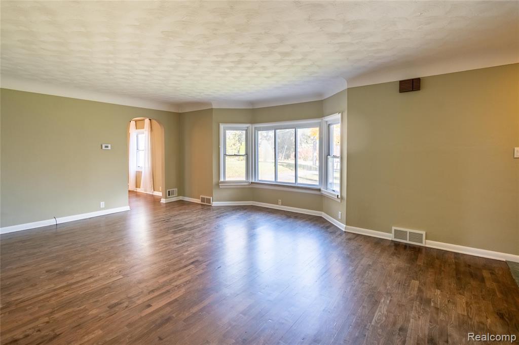 8354 Fenton Road, Grand Blanc, MI 48439 — Photo 4