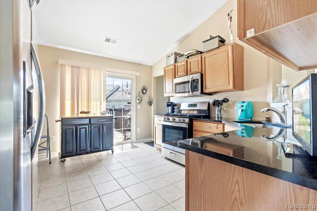 26606 KIRKWAY Circle, Woodhaven, MI 48183 — Photo 5