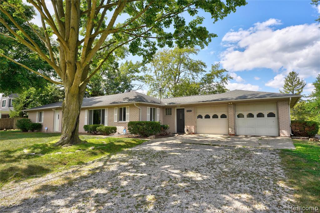 2354 Grove Park Road, Fenton, MI 48430 — Photo 31
