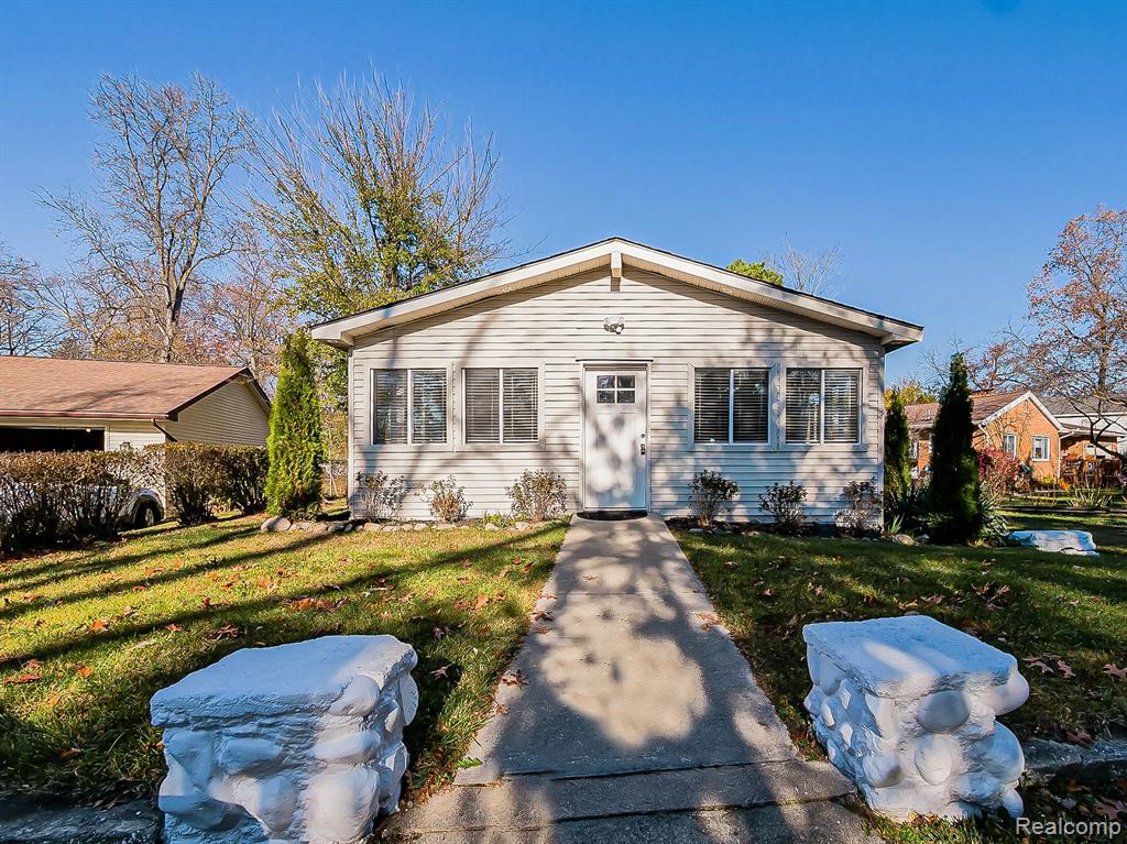 6340 ISLAND LAKE Drive, Brighton, MI 48116 — front exterior