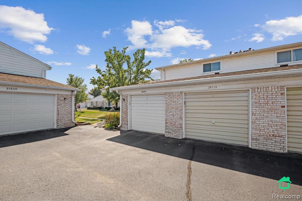 37675 Colonial Drive, Westland, MI — Photo 38