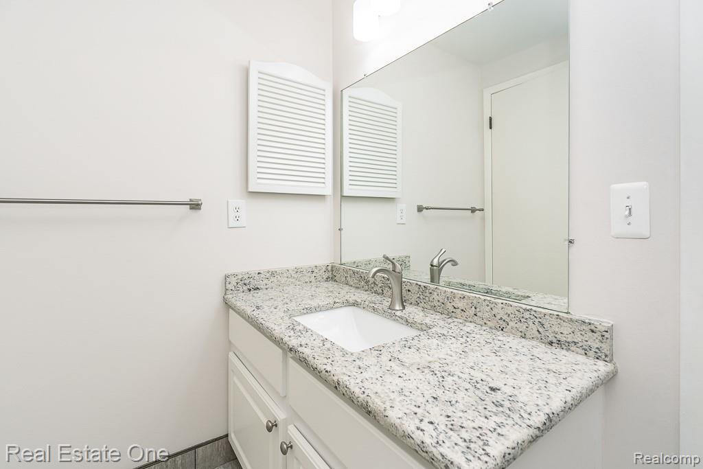 5075 Buckingham Drive, Troy, MI 48098 — Photo 22