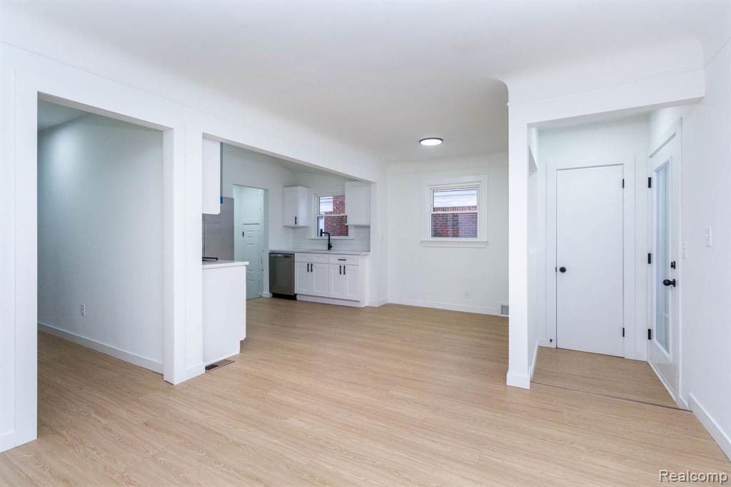 18099 Oak Avenue, Eastpointe, MI 48021 — Photo 5