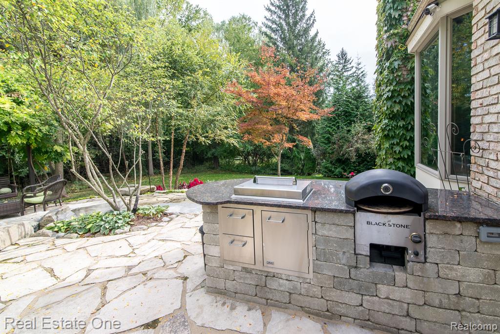 4088 PARKSTONE Court, Troy, MI 48098 — Photo 12