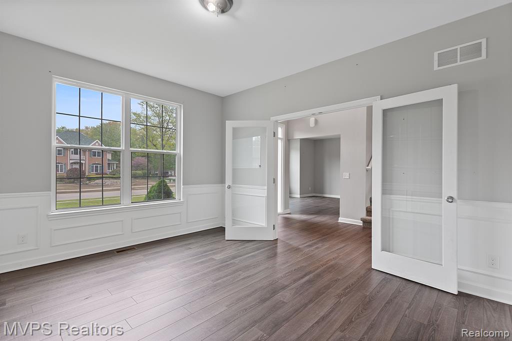 5325 SHOREWOOD Drive, Fort Gratiot, MI 48059 — Photo 6