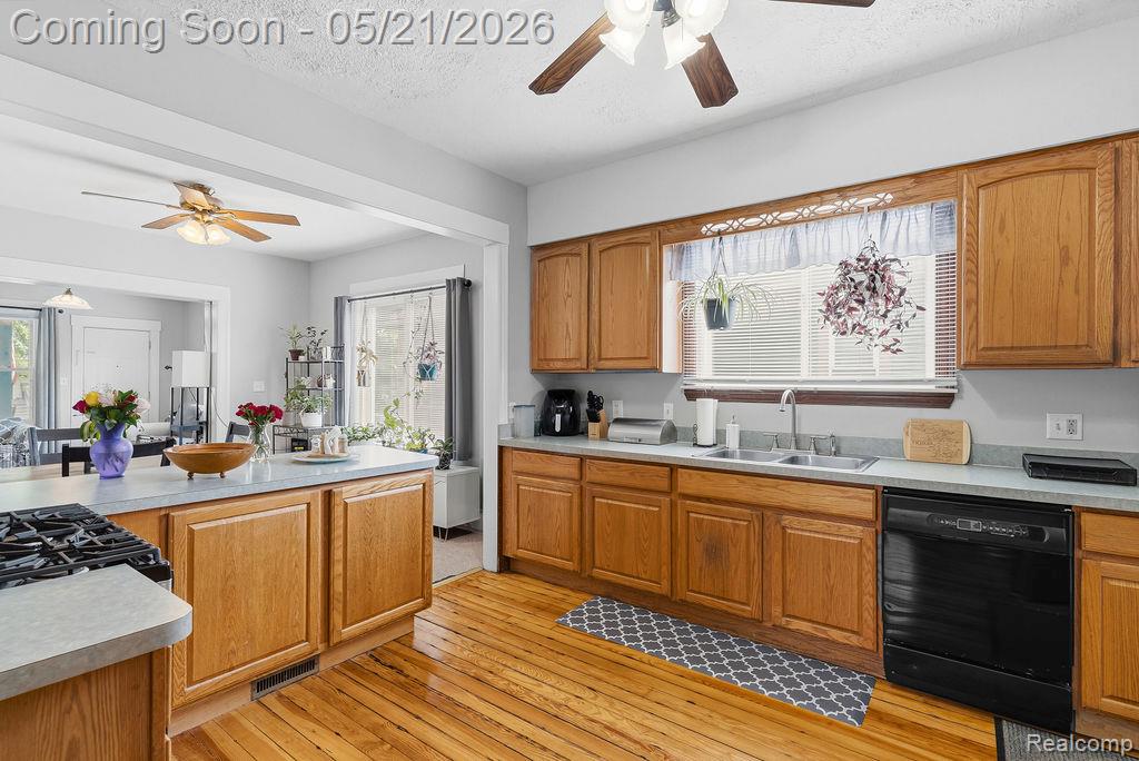 437 Poplar Street, Wyandotte, MI 48192 — Photo 17