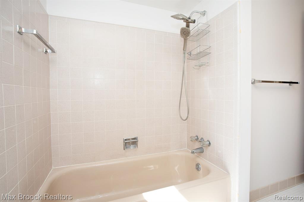 4298 Cherrywood Drive, Troy, MI 48098 — Photo 39
