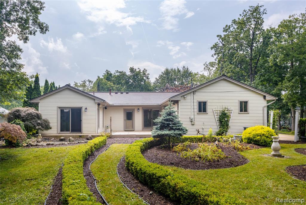 15800 Park Lane, Plymouth, MI 48170 — Photo 28