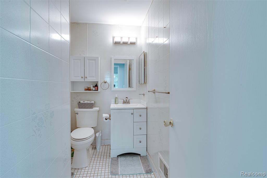 23404 N Rockledge, Novi, MI — Photo 12