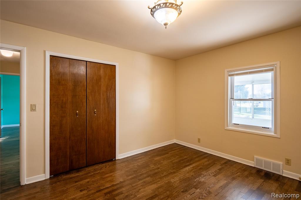 8354 Fenton Road, Grand Blanc, MI 48439 — Photo 10