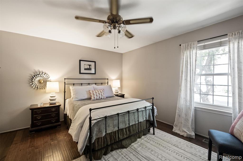 375 Neptune Drive, Walled Lake, MI 48390 — Photo 17