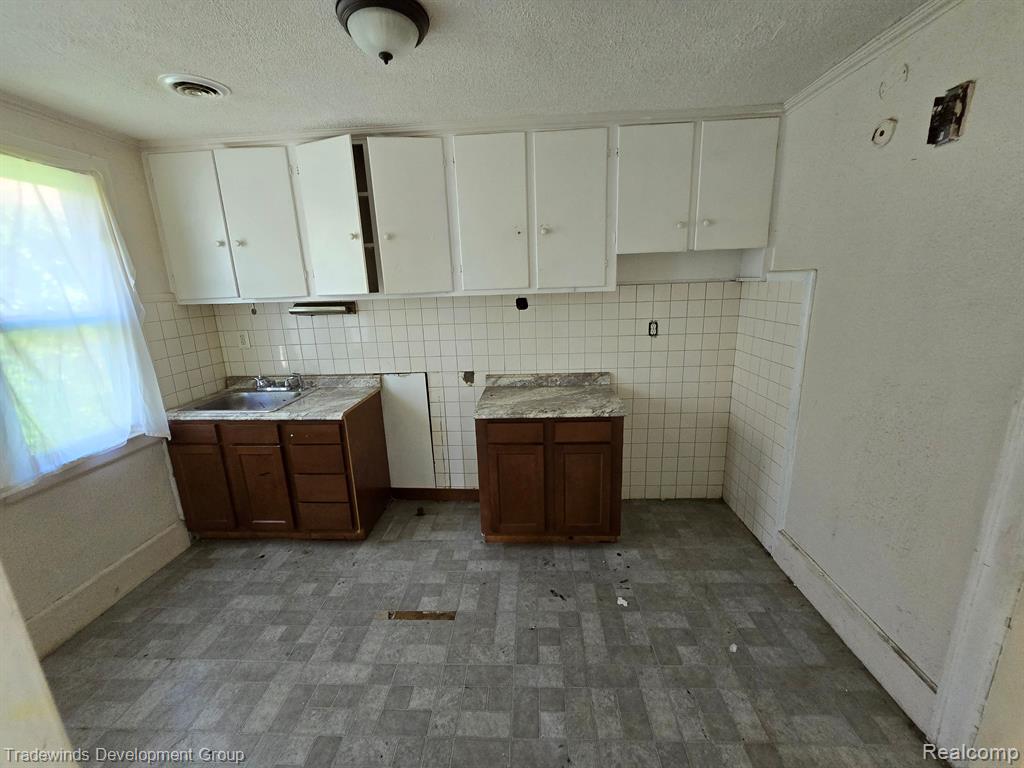 5074 DEVONSHIRE Road, Detroit, MI 48224 — Photo 17