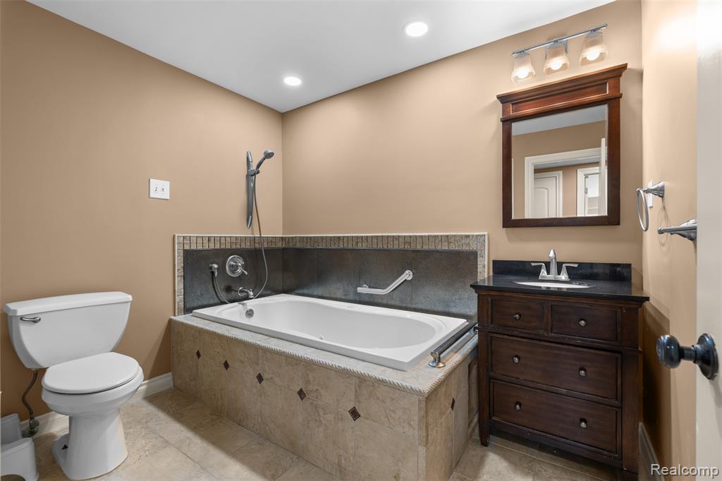 6471 Maple Hills Drive, Bloomfield Hills, MI 48301 — Photo 27