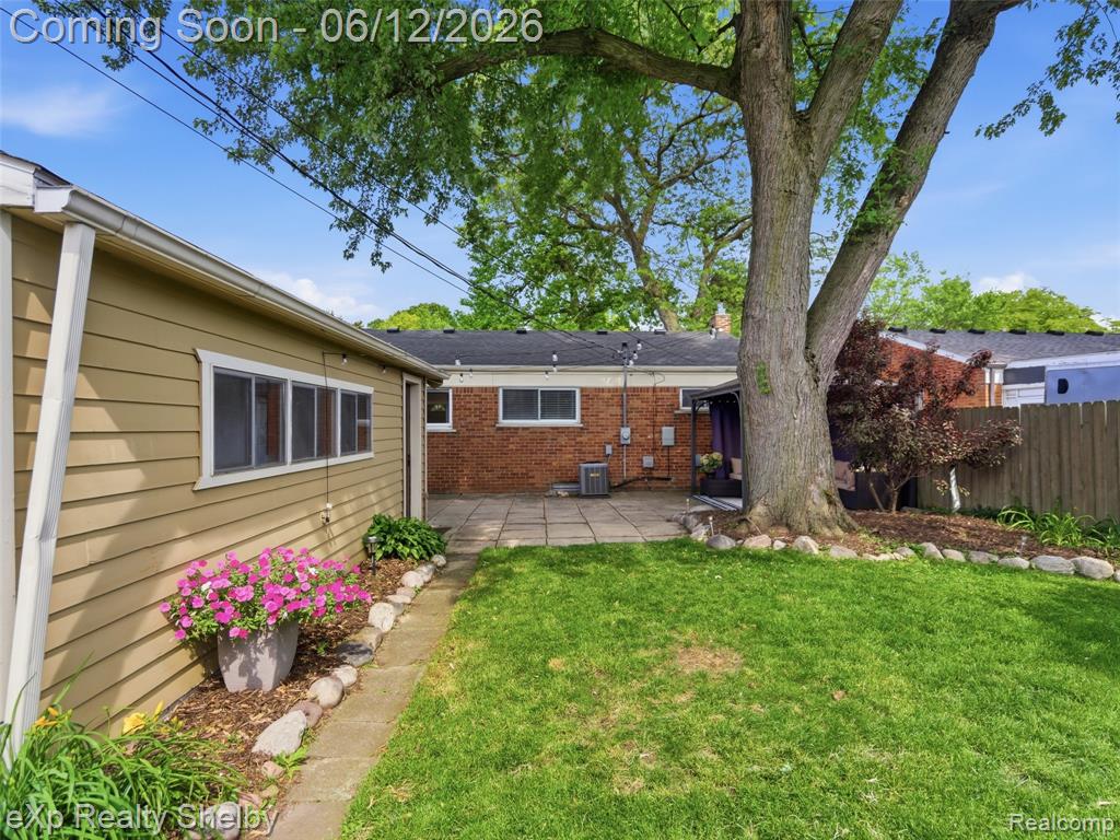 29451 Mark Avenue, Madison Heights, MI 48071 — Photo 37